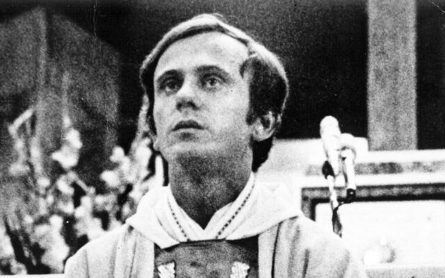 Ks. Jerzy Popiełuszko / Źródło: Wikimedia Commons, domena publiczna