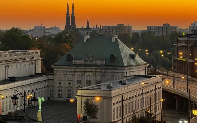 Poranek Wnet, Warszawa