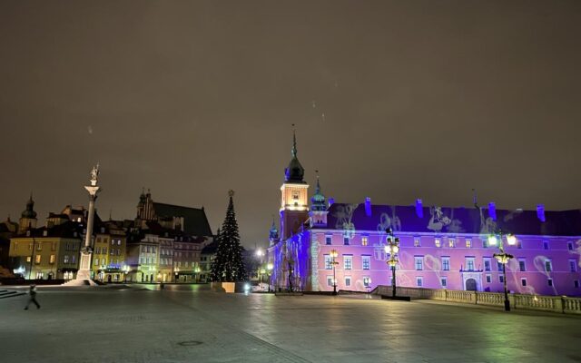 Plac Zamkowy w Warszawie, 30.11.2022; 06:17 | fot. Krzysztof Skowroński