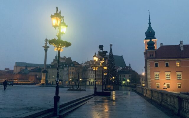 Poranek Wnet, plac Zamkowy w Warszawie, 28 listopada, 6:50 | fot. Ksenia Parmańczuk