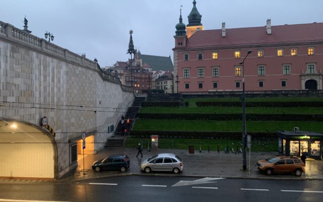 Poranek Wnet, 16 listopada, 06:40, al. "Solidarności", Warszawa | fot. Ksenia Parmańczuk