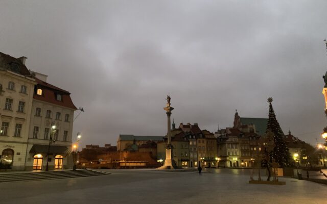 Plac Zamkowy w Warszawie, 01.12.2022, 06:55 | fot. Ksenia Parmańczuk