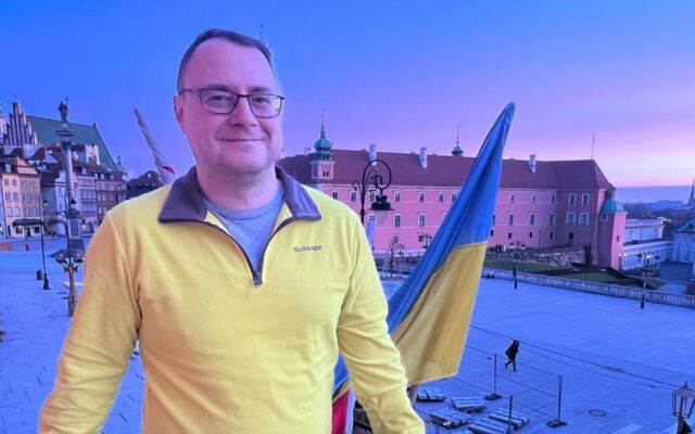 Dmytro Antoniuk na balkonie siedziby Radio Wnet na Krakowskim Przedmieściu 79 | fot. Krzysztof Skowroński