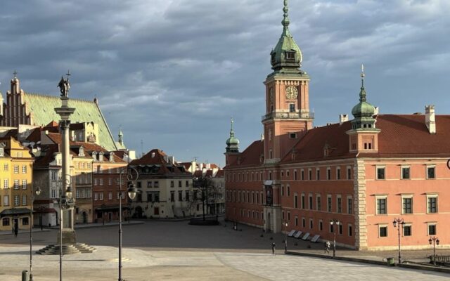 Plac Zamkowy w Warszawie, 14.03.2023, 6:50; fot. Krzysztof Skowroński