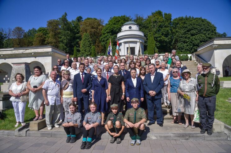 Cmentarz Obrońców Lwowa na Cmentarzu Łyczakowskim we Lwowie, Święto Wojska Polskiego w 103. rocznicę Bitwy Warszawskiej, fot.: Konsulat Generalny RP we Lwowie.