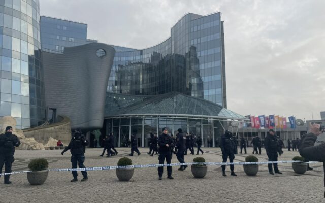 Otoczona przez policję siedziba TVP / Fot. Małgorzata Kleszcz