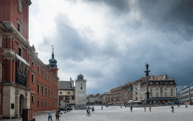 Plac Zamkowy w Warszawie l fot. wikipedia.org/
Diego Delso