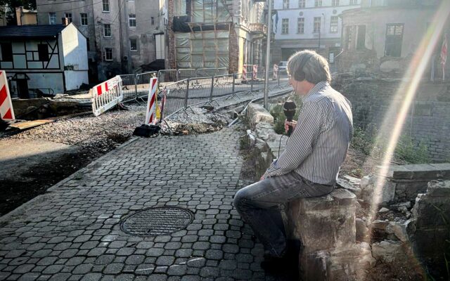 Poranek Radia Wnet w Lądku Zdroju. Krzysztof Skowroński w trakcie audycji l fot. Małgorzata Kleszcz