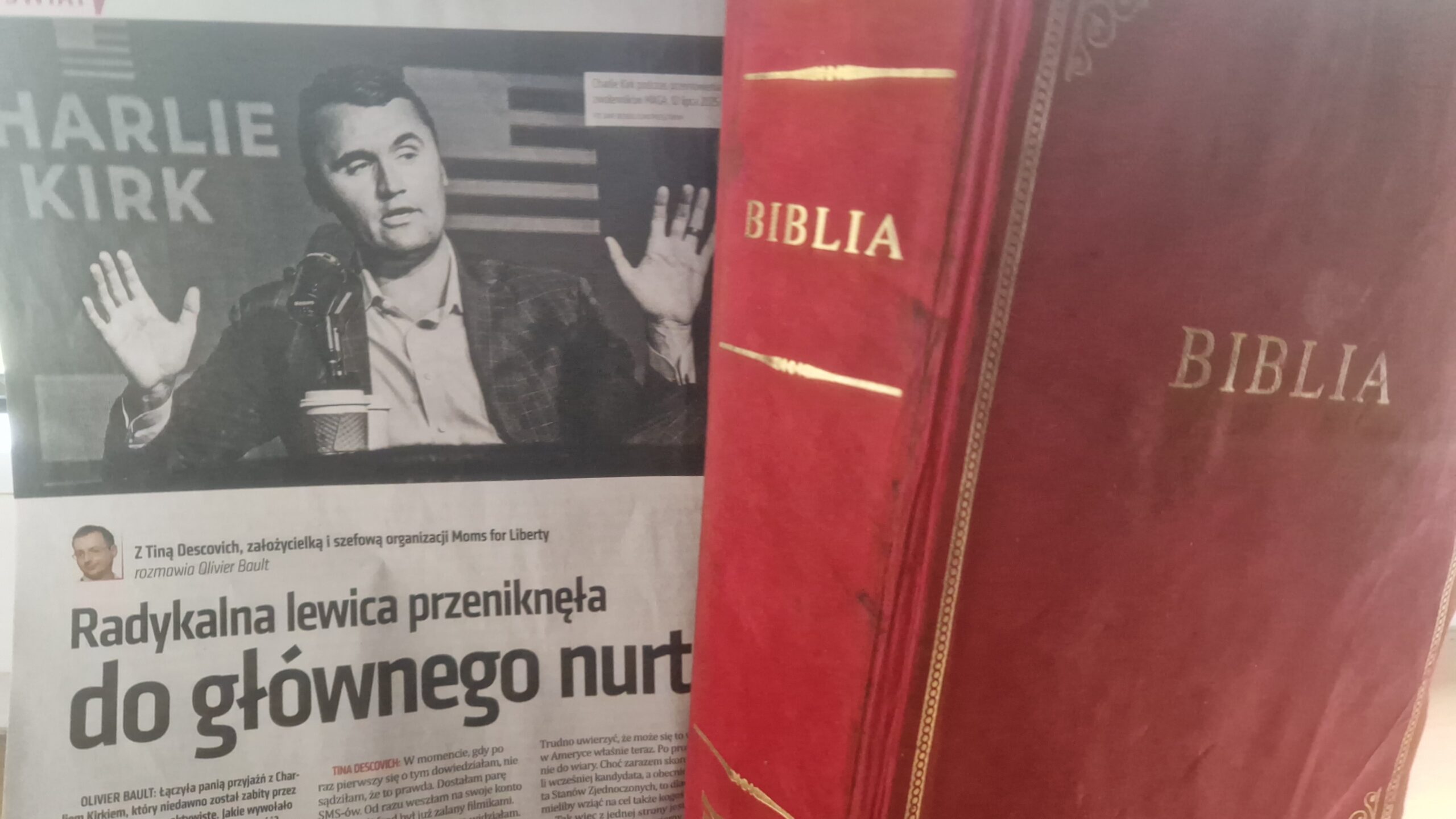 Ks. Nikos Skuras z Dortmundu odpowiada na pytania o Biblię i jaką lekcję wiary zostawił Kościołowi Charlie Kirk.