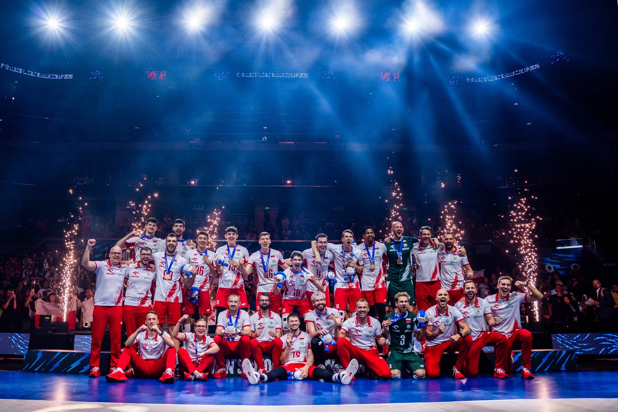 W audycji również, jak co tydzień, doniesienia z europejskich aren piłkarskich, a także rzut oka na stadiony żużlowe.