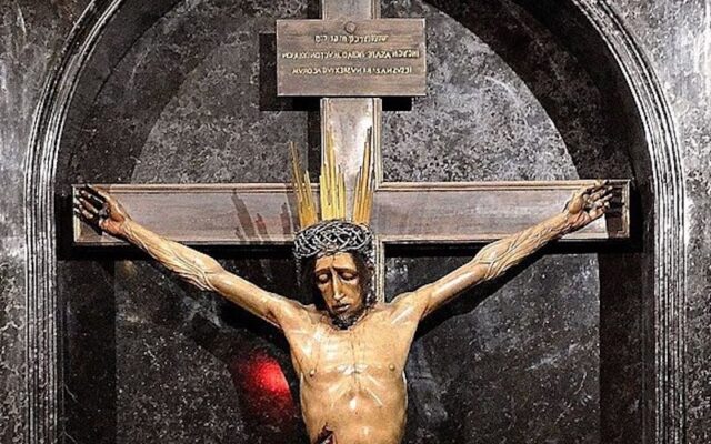 Krucyfiks Baryczkowski w Archikatedrze Warszawskiej, fot. Adrian Grycuk/Wikimedia Commons, CC BY-SA 3.0 PL